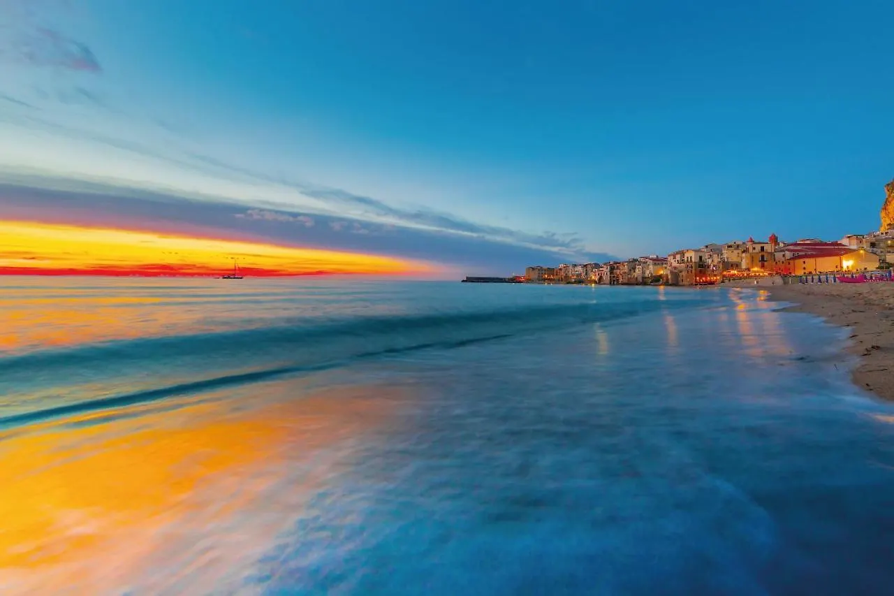 Molo Sea View Apartment Cefalu Italy